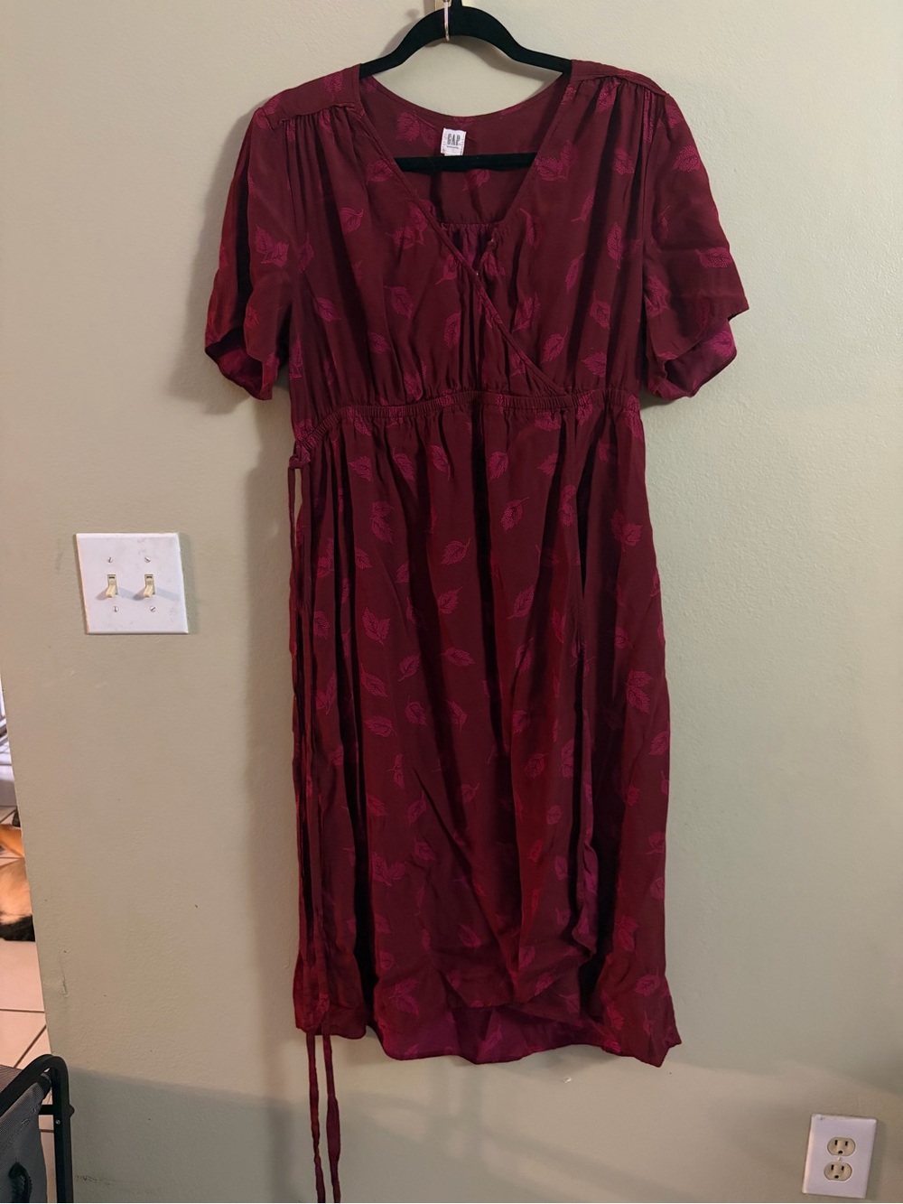 GAP Burgundy Leaf-Print Short Sleeve Midi Dress